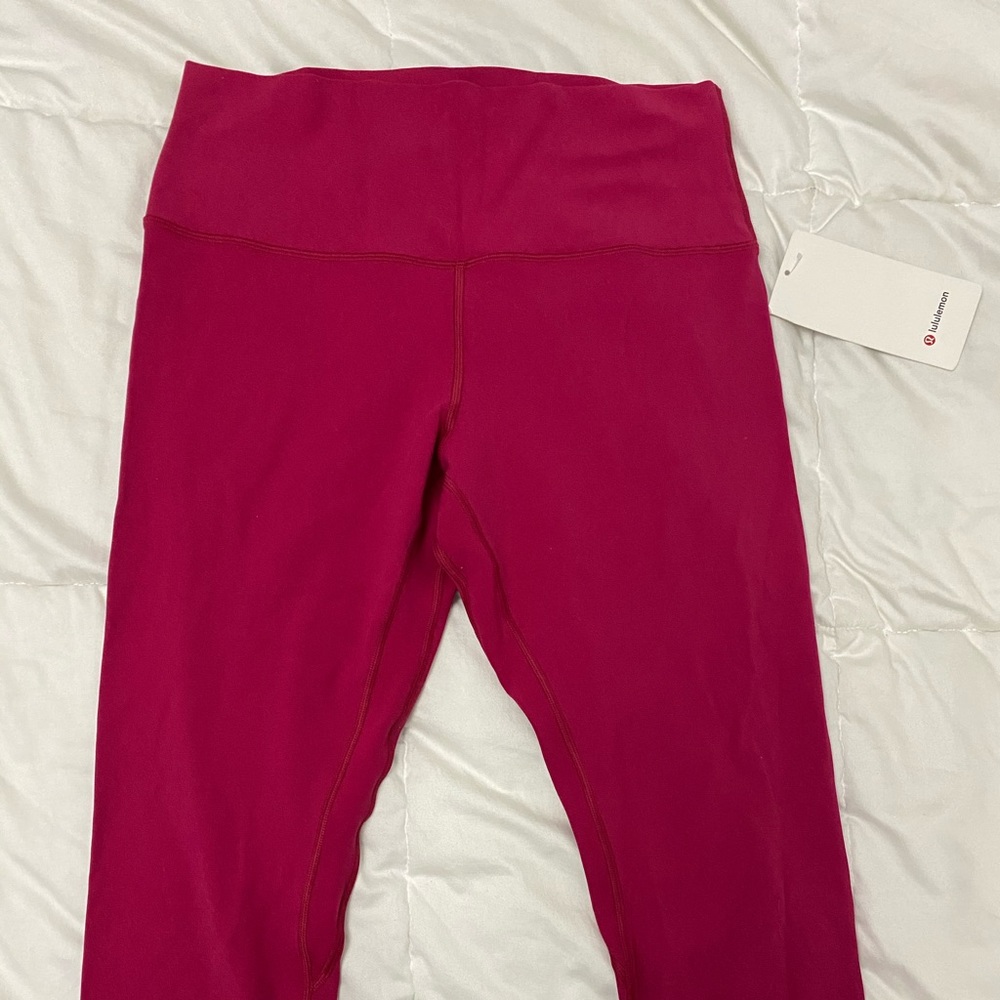 NWT Ladies Lululemon crop tights.